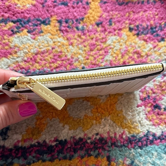 Michael Kors Cream Crocodile Pattern Card Holder - Picture 4 of 5